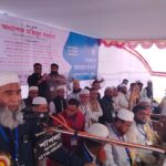 শ্যামনগরে ফসলের ক্ষতিকর পোকা দমনে আলোর ফাঁদ স্থাপন