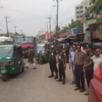 মানিকগঞ্জে মামলার আসামিদের গ্রেফতার দাবিতে মানববন্ধন  