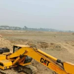 বারো বাজারে আগুনে পুড়ে  ক্ষতিগ্রস্ত। পাশে দাঁড়ালেন বিএনপি’ও জামাত নেতা কর্মীরা