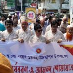 পাথরঘাটায় উপজেলা নির্বাহী কর্মকর্তার বদলির আদেশ প্রত্যাহারের দাবিতে মানববন্ধন