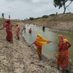 ঠাকুরগাঁও বালিয়াডাঙ্গীতে অপহরণের ৫ বছর পর অপহরণকৃত ব্যক্তি থানায় এসে পুলিশের কাছে স্যালেন্ডার।