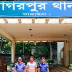 সড়কের পাশে ৮৪ প্যাকেট মাংস, এক নজর দেখতে স্থানীয়দের ভিড়