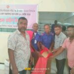 বেনাপোল বন্দর সড়কে  বিজিবির  বাঁশের বেড়ায় অবরুদ্ধ শতাধিক বাণিজ্যিক প্রতিষ্ঠান