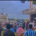 বেনাপোল বন্দর সড়কে  বিজিবির  বাঁশের বেড়ায় অবরুদ্ধ শতাধিক বাণিজ্যিক প্রতিষ্ঠান