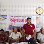 সড়কে শৃংখলা ফেরাতে রাস্তায় ওসি শহিদুল ইসলাম