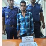 সিরাজগঞ্জে বিধৌত চরাঅঞ্চলে সমন্বিত প্রাণিসম্পদ উন্নয়ন প্রকল্পের আওতায় সুফলভোগীদের মাঝে মুরগী বিতরণ