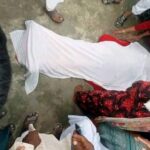 যশোরের বেনাপোলে ঈদ ময়দানে নামাজ পড়াকে কেন্দ্র করে কথা-কাটাকাটির পর এক সন্ত্রাসী হামলায় এক বিএনপি কর্মী নিহত হয়েছে। 