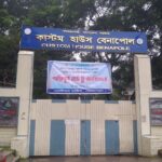 দিনাজপুরের চিরিরবন্দরে মোটরসাইকেলের ট্যাংকি মেরামতের কারিগর রফিকুল ইসলাম