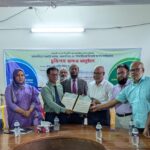 পাইকগাছায় বিনামূল্যে বীজ, চারা ও সার বিতরণ–কৃষি প্রণোদনা পেলেন ক্ষুদ্র ও প্রান্তিক কৃষক-শিক্ষার্থীরা