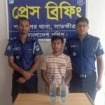 ইন্দুরকানীতে পানি বন্দী মানুষের ঘরে গিয়ে ত্রাণ ও নগদ অর্থ পৌঁছে দিলেন জেলা বিএনপির আহ্বায়ক অধ্যক্ষ আলমগীর হোসেন