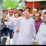 ৩১ দফা বাস্তবায়নে জয়পুরহাটে বিএনপি নেতা ফয়সল আলীমের পথসভা ও লিফলেট বিতরণ 