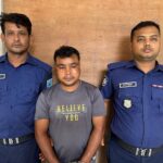 আবাসিক হলে হামলা ও ভাংচুরের প্রতিবাদে মানববন্ধন 
