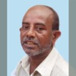 পাইকগাছা–কয়রা সড়ক সংস্কারের দাবিতে মানববন্ধন