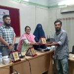 রায়পুরে ক্যান্সার রোগীর জন্য রক্ত দিলেন ওসি