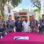 বেনাপোল বন্দরে বিজিবি’র অভিযানে এয়ার পিস্তল ও গুলিসহ ভারতীয় ট্রাক ড্রাইভার,হেলপার আটক। 