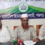 পঞ্চগড়ের সেই আলোচিত নারীফুটবলার সোনালীর বাবাকে ইজিবাইক দিলেন ডিসি 