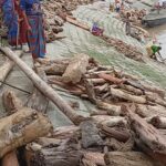 অবৈধ নিয়োগ বাতিলের দাবিতে ইসলামী ব্যাংকের গ্রাহকদের মানববন্ধন 