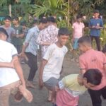 কালুখালীতে বাসের ধাক্কায় নিয়ন্ত্রণ হারিয়ে অপর বাস পুকুরে, আহত ১৩