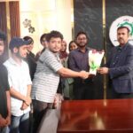 বেনাপোলে আলোচিত সেই নবজাতক শিশুটিকে দত্তক নিলেন নিঃসন্তান দম্পতি,সানাউর-সুমাইয়া