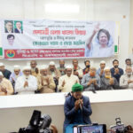 কক্সবাজার সৈকতে প্লাস্টিক দানব: দূষণের বিরুদ্ধে সচেতনতার অভিনব উদ্যোগ