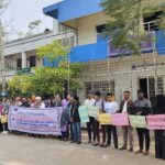 কক্সবাজার সৈকতে প্লাস্টিক দানব: দূষণের বিরুদ্ধে সচেতনতার অভিনব উদ্যোগ