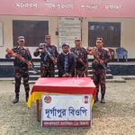 ফ্লাইওভারের ওপর থেকে বোমা নিক্ষেপ, যুবক নিহত