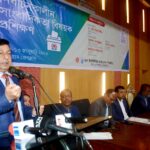 পঞ্চগড়ে সেনাবাহিনীর লাঠিচার্জে আহত ছাত্র নেতাদের দেখতে হাসপাতালে সারজিসহ প্রশাসনের কর্মকর্তা ও নেতারা।