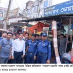 বেনাপোল পৌর বিএনপির সাধারণ সম্পাদক ছিন্নমূল ও অসহায় মানুষের মাঝে ইফতার বিতরন করলেন