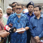 নওগাঁয় গৃহবধূ হত্যায় জড়িতদের বিচার দাবিতে মানববন্ধন