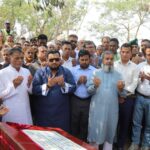 কালীগঞ্জ থানা ‌পুলিশের টেনে হিঁচড়ে আসামি নেওয়ার ভিডিও ভাইরাল।