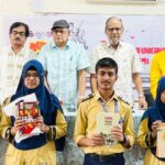 নিঃশব্দ কক্ষে ঝুলে রইল এক জীবনের গল্প