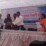 সিরাজগঞ্জে সংবাদ প্রকাশের পর পঁচা মুরগি বিক্রির দায়ে দুই ব্যবসায়ীকে জরিমানা প্রায় দেড় টন মাংস জব্দ