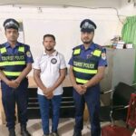 পাঁচবিবিতে নিষিদ্ধ ঘোষিত আওয়ামী লীগের নেতার সঙ্গে চা-আড্ডা:সাংবাদিক পরিচয়ধারী ব্যক্তিকে ঘিরে আলোচনা-সমালোচনা