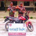 কোস্ট গার্ডের অভিযানে সুন্দরবনের ত্রাস জোনাব বাহিনীর তিন সদস্য অস্ত্রসহ আটক ‎