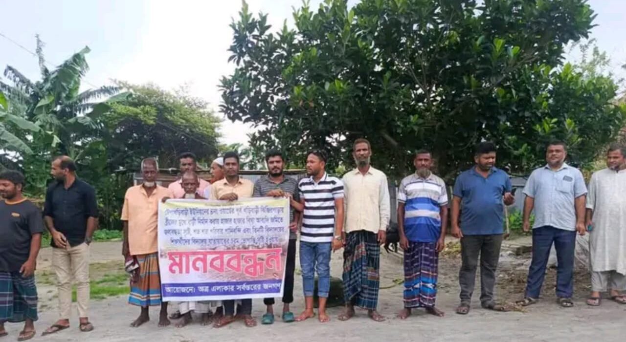 জলাবদ্ধতা নিরসনে ডিমলায় মানববন্ধন