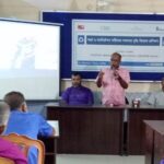 চিলমারীতে স্ত্রীর অধিকারের দাবিতে, স্বামীর বাড়ির সামনে স্ত্রীর অনশন