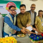 বাজার নিয়ন্ত্রনের জন্য ভারত থেকে কাঁচা মরিচের প্রথম চালান বেনাপোল বন্দরে প্রবেশ করেছে 