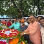 বেনাপোল ইমিগ্রেশন চেকপোস্টে কাস্টমস গোয়েন্দা সদস্যরা ২টি স্বর্ণবারসহ এক পাসপোর্টধারী আটক 