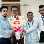 থানার ভেতরেই হ্যান্ডকাফ পরা আসামির টিকটক! পুলিশ সদস্যদের সামনেই ভিডিও, পরে ফেসবুকে পোস্ট—আসামির হাতে মোবাইল গেল কীভাবে?