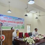 অবহেলিত রাস্তা সংস্কার না হওয়ায় ধান রোপণ করে প্রতিবাদ