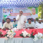 চাঁদপুরের ফরিদগঞ্জে পুলিশের বিশেষ অভিযানে বালিথুবা পূর্ব ইউনিয়ন পরিষদের চেয়ারম্যান মো. হারুনুর রশিদকে (৫০) গ্রেপ্তার করা হয়েছে। তিনি বালিথুবা পূর্ব ইউনিয়ন আওয়ামী লীগের সাধারণ সম্পাদক পদেও রয়েছেন।  সোমবার (২৮ সেপ্টেম্বর) দুপুরে উপজেলার ইচলি চৌরাস্তা এলাকায় অভিযান চালিয়ে তাকে গ্রেপ্তার করে ফরিদগঞ্জ থানা পুলিশ।  পুলিশের দেওয়া তথ্য অনুযায়ী, গোপন সংবাদের ভিত্তিতে ওই এলাকায় অভিযান পরিচালনা করা হয়। পরে ফরিদগঞ্জ থানায় দায়ের করা সন্ত্রাসবিরোধী আইনের একটি মামলায় হারুনুর রশিদকে গ্রেপ্তার দেখানো হয়।  গ্রেপ্তার হারুনুর রশিদ উপজেলার বালিথুবা পূর্ব ইউনিয়নের শোশাইরচর গ্রামের হাজী বাড়ির মীর হোসেনের ছেলে। তিনি টানা দুইবার বালিথুবা পূর্ব ইউনিয়ন পরিষদের চেয়ারম্যান নির্বাচিত হয়ে দায়িত্ব পালন করে আসছেন।  ফরিদগঞ্জ থানার অফিসার ইনচার্জ মোহাম্মদ এরশাদ উল্যাহ জানান, নিষিদ্ধ ঘোষিত সংগঠনের বেআইনি কার্যক্রম ও নাশকতা প্রতিরোধে পুলিশের অভিযান চলমান রয়েছে। এরই অংশ হিসেবে ইচলি চৌরাস্তা এলাকায় অভিযান চালিয়ে হারুনুর রশিদকে গ্রেপ্তার করা হয়েছে।  ওসি আরও জানান, গ্রেপ্তারের পর আইনগত প্রক্রিয়া সম্পন্ন করে তাকে আদালতে পাঠানো হবে।