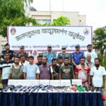 শার্শার বাগআঁচড়া বসতপুর এলাকায় পুলিশের অভিযানে ইয়াবাসহ এক মাদক কারবারি আট