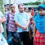 হাটহাজারীতে শিল্পীদের শেষ মুহুর্তের আঁচড়ে ফুটে উঠছে দেবীর রূপ, উৎসবের অপেক্ষায় মন্ডপগুলো