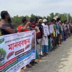 লালমনিরহাট হাতীবান্ধায় সার না পেয়ে ক্ষুব্ধ কৃষক, মহাসড়ক অবরোধ